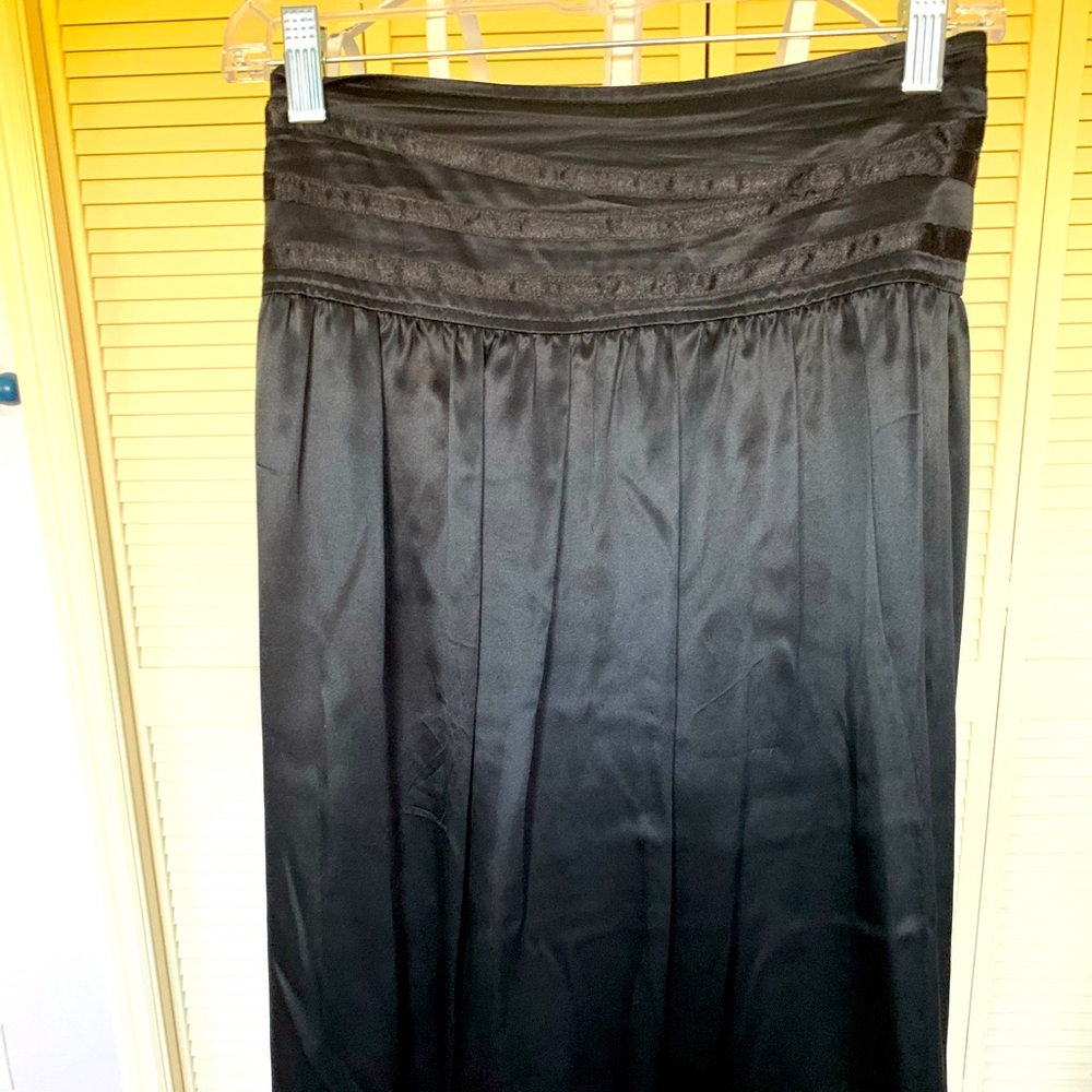 Beautiful black skirt with multiple materials 100% silk